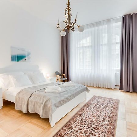The Dancing House Residence, Two Bedroom Apartment With Balcony Near River! Praga Esterno foto