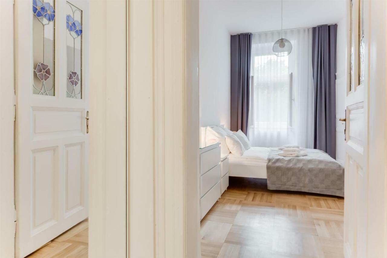 The Dancing House Residence, Two Bedroom Apartment With Balcony Near River! Praga Esterno foto