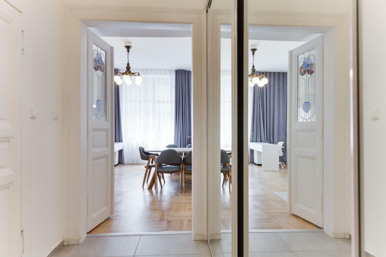 The Dancing House Residence, Two Bedroom Apartment With Balcony Near River! Praga Esterno foto