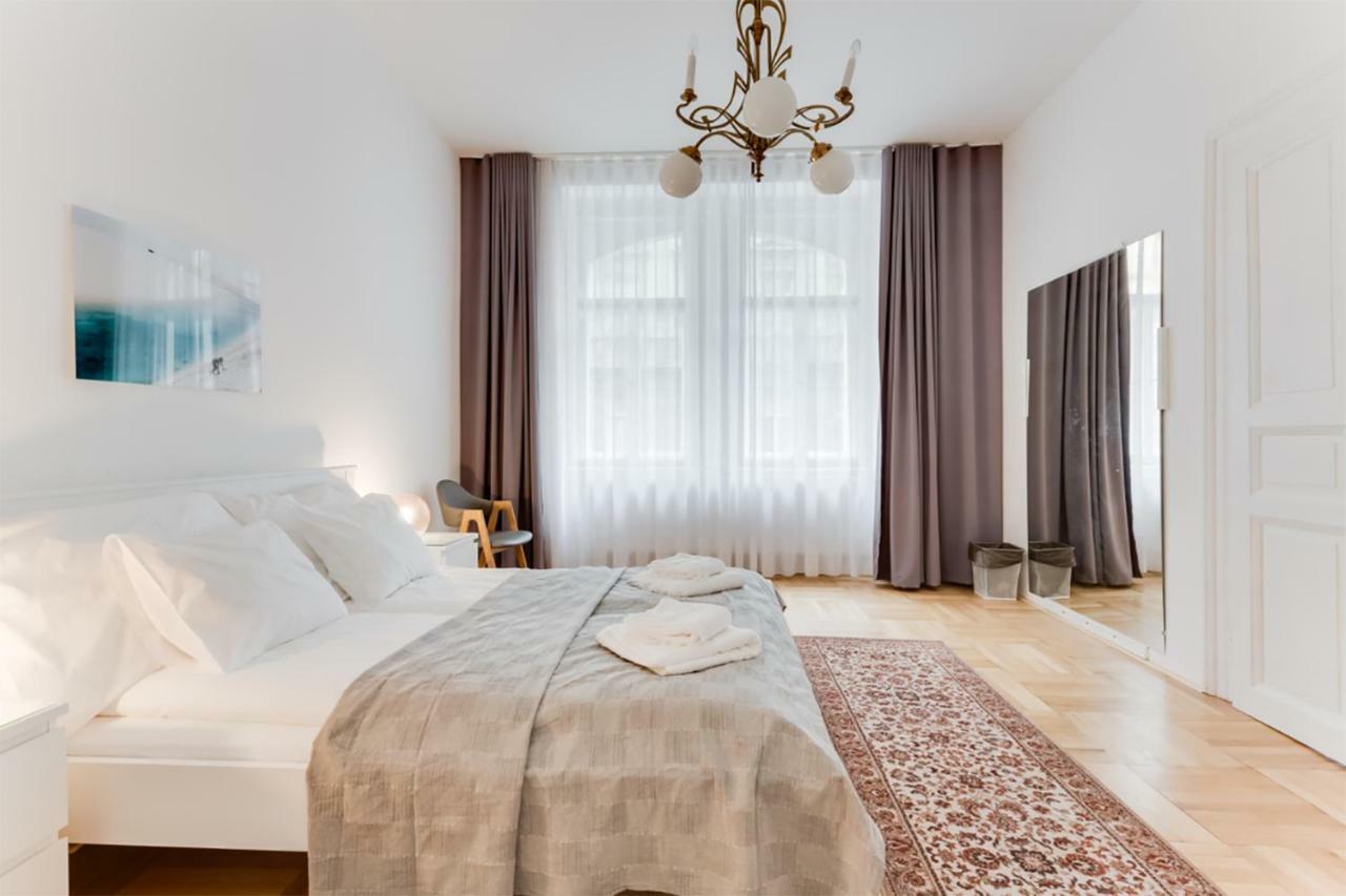 The Dancing House Residence, Two Bedroom Apartment With Balcony Near River! Praga Esterno foto