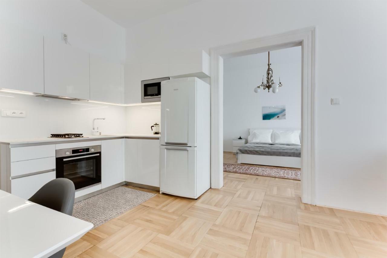 The Dancing House Residence, Two Bedroom Apartment With Balcony Near River! Praga Esterno foto