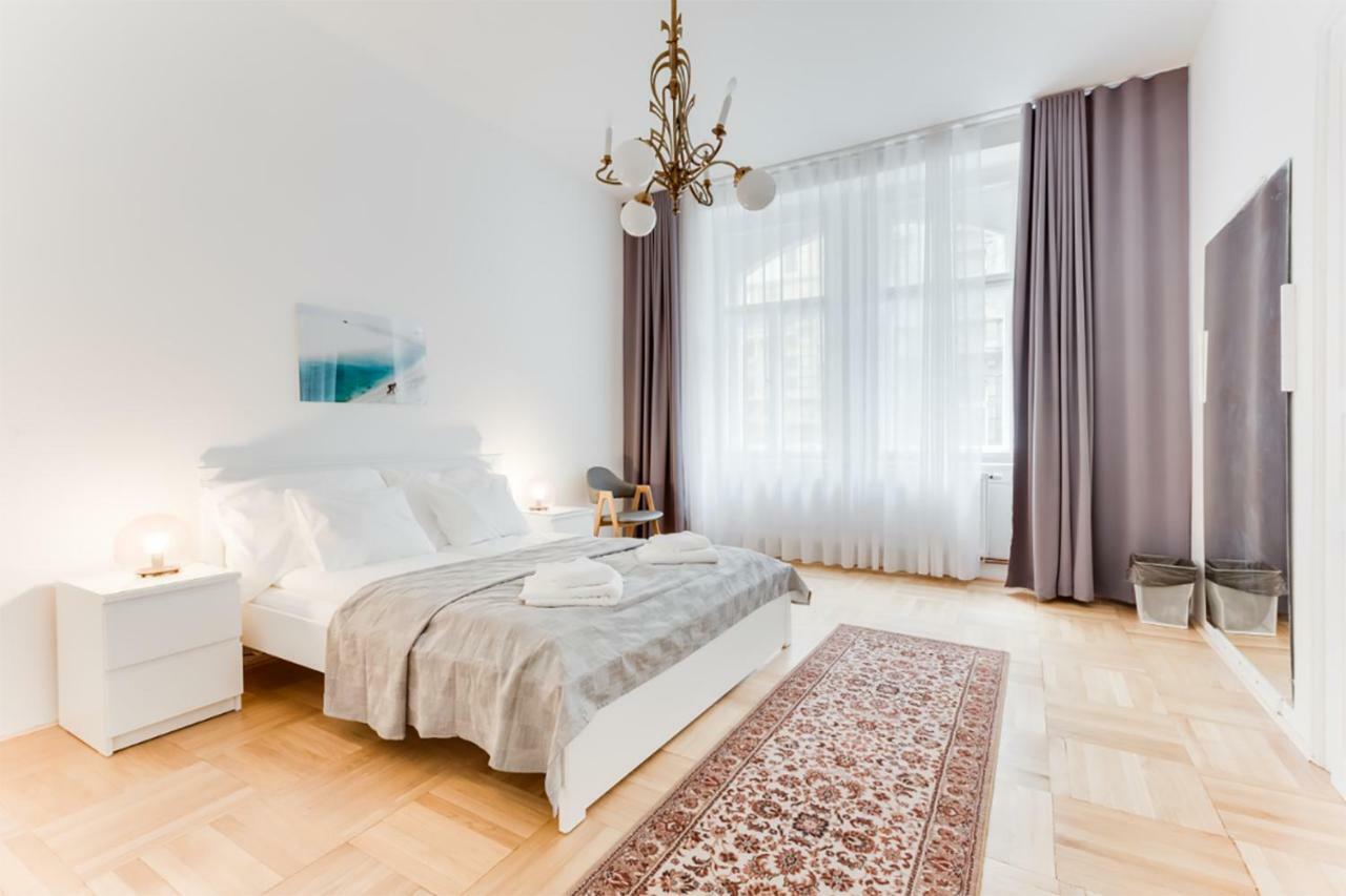 The Dancing House Residence, Two Bedroom Apartment With Balcony Near River! Praga Esterno foto