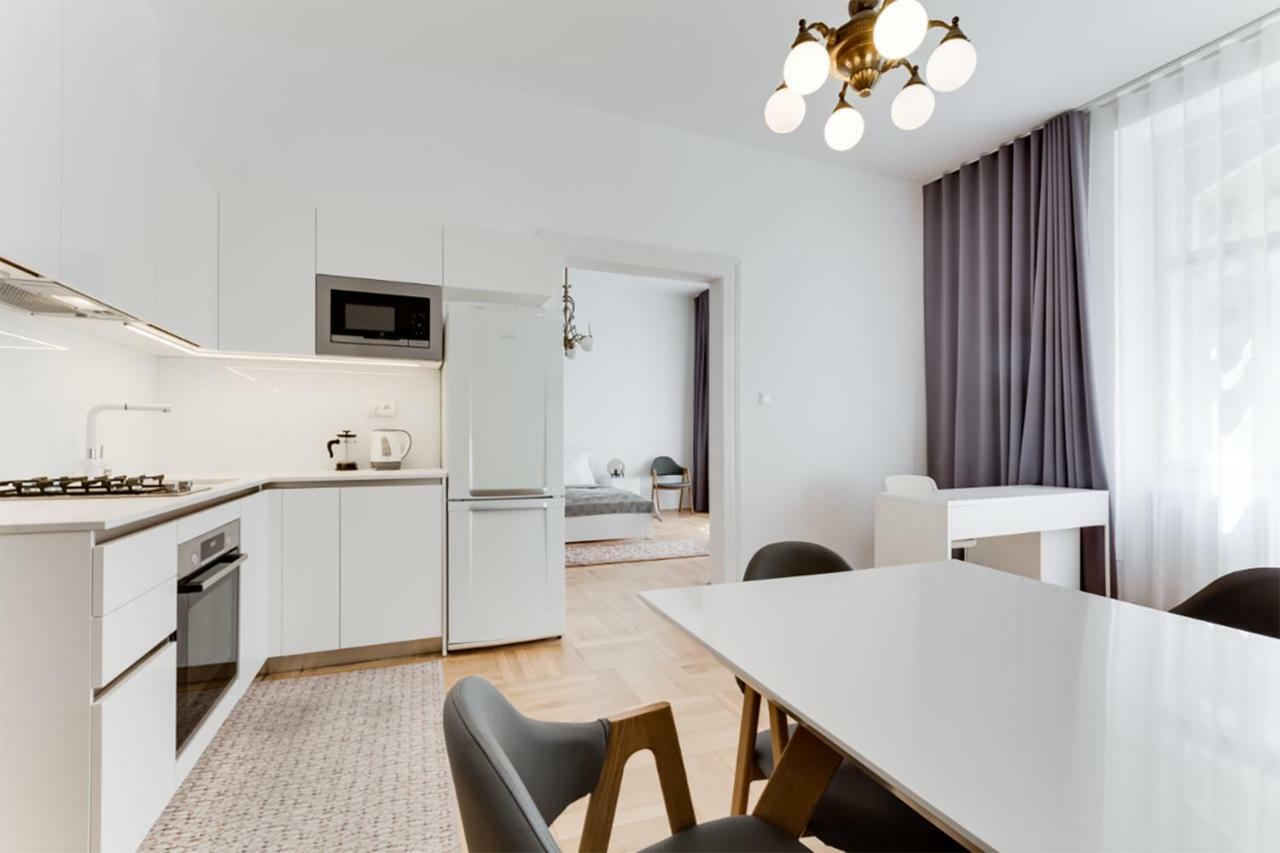 The Dancing House Residence, Two Bedroom Apartment With Balcony Near River! Praga Esterno foto